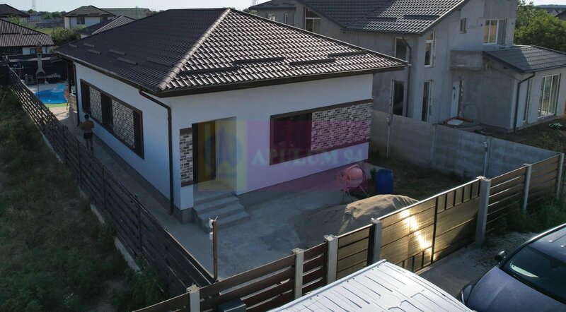 Casa noua Sabareni, terasa, piscina, foisor, barbeque, curte 440 mp