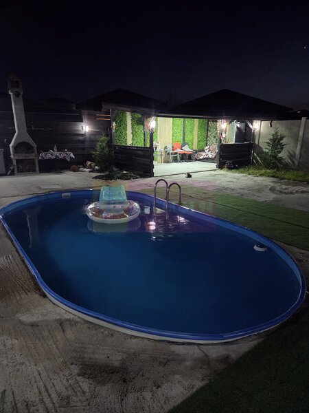 Casa noua Sabareni, terasa, piscina, foisor, barbeque, curte 440 mp